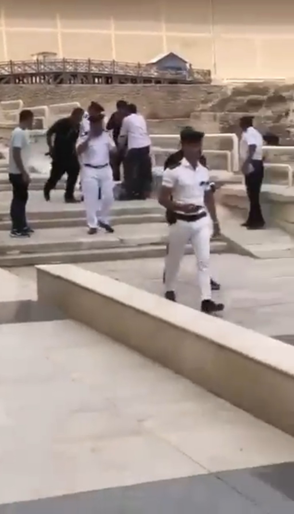 龐貝城發生埃及警員開槍射以色列遊客事件。X