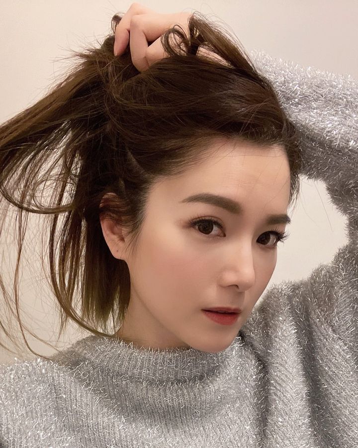 華姐出身的苛芸慧,同樣是走甜美路線的美女,自從2016年完約TVB後已鮮有公開露面,不過當年苛姑娘仍在TVB時,不時被網民稱為肥苛,事關苛芸慧同樣屬於有肉地的身型,但配合她的標緻五官,同樣是好靚女!