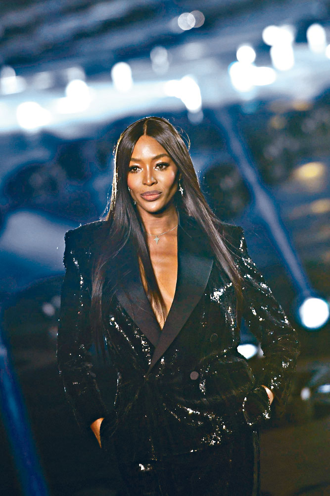 50歲的娜奧美金寶突宣布初為人母，有指BB是代母所生。