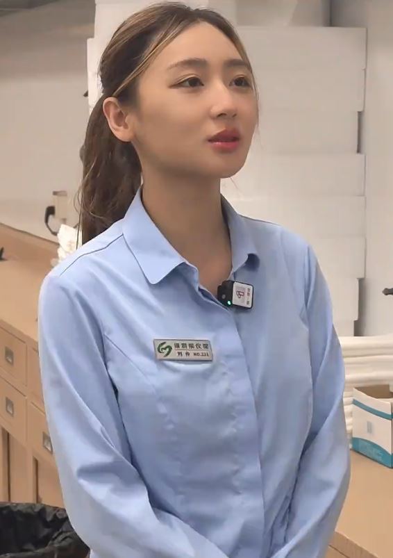 工余时，刘伶是喜爱二次元、跳抖音舞和遛狗的00后。第一现场