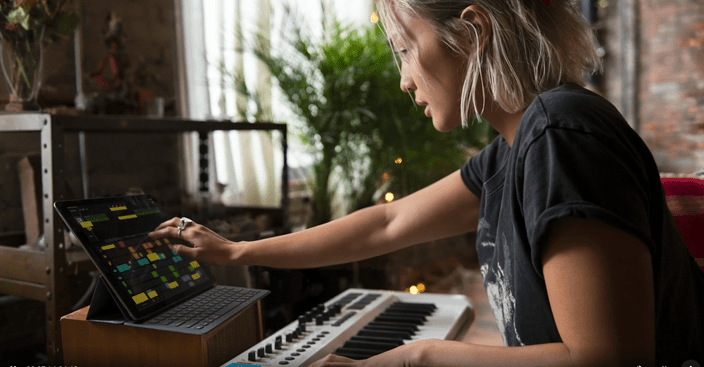 iPad 面世10年，已成为我们不可舍离的工具。(苹果网站截图)