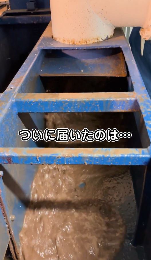 日本成功在6000米深海採挖稀土泥，但被質疑商業可行性。JAMSTEC