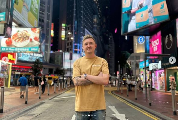 加蘭韋爾遜指「香港是我最喜歡的地方之一,這些年來,我在這裏留下了許多美好的回憶,也期待有更充實的未來」。 加蘭韋爾遜指「香港是我最喜歡的地方之一,這些年來,我在這裏留下了許多美好的回憶,也期待有更充實的未來」。