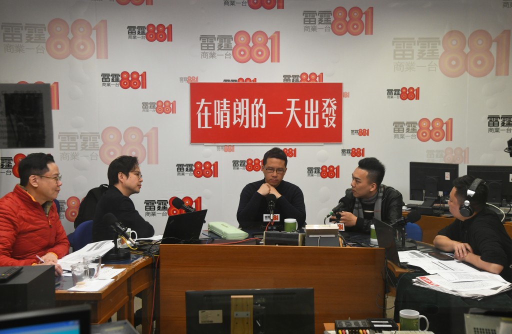 資深傳媒人陳志雲現時在商業電台首席智囊，並主持節目《在晴朗的一天出發》。