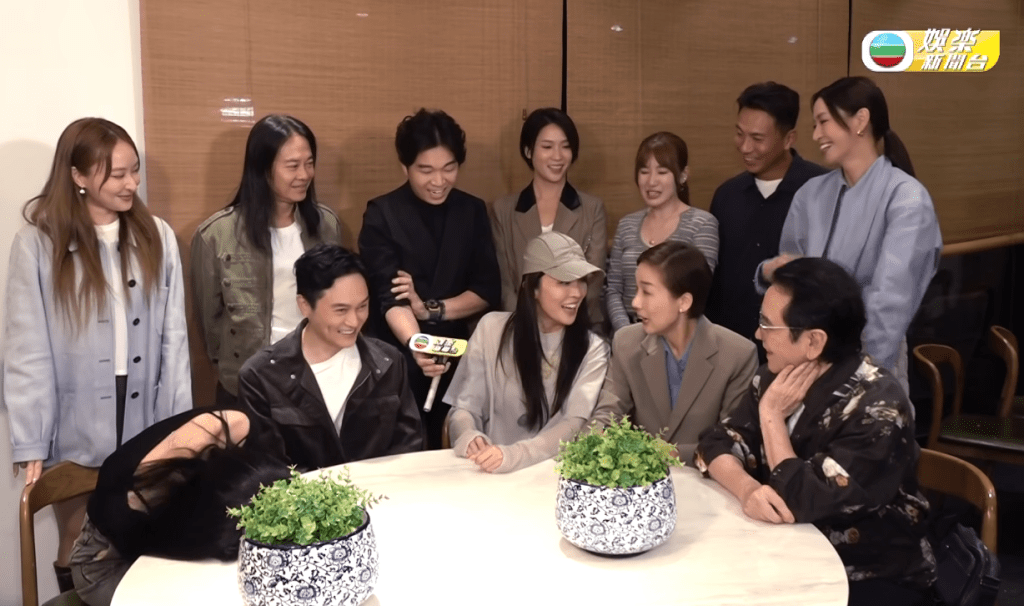 張智霖和江美儀即時話「唔出得街」。
