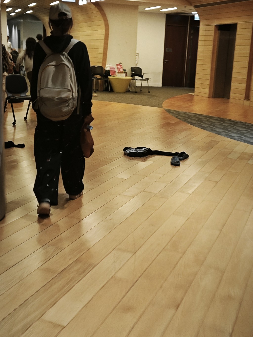 现场遗下多件衣物，相信属于男子所有。叫我大王@小红书图片