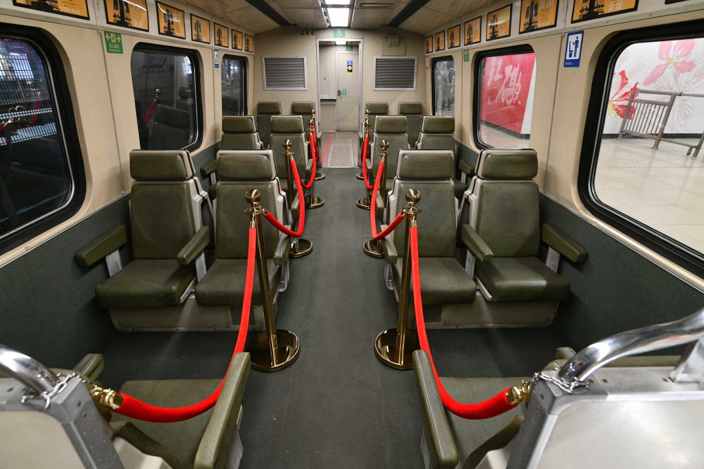 「黃頭」列車頭等車廂內部。盧江球攝