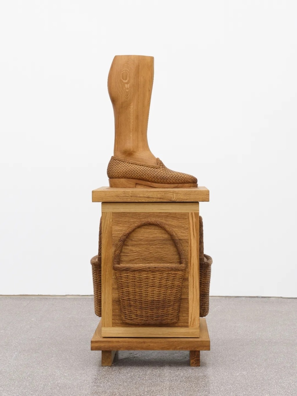 （Daniel Dewar & Grégory Gicquel, Oak cabinet with woven loafer shoe and leg, 2024）