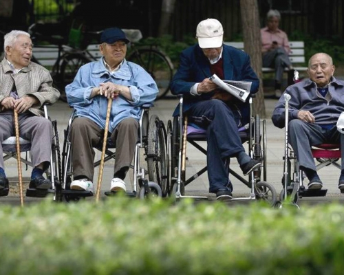 65歲以上長者每周至少進行150分鐘中等帶氧運動。AP