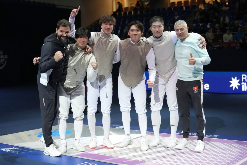 香港男花队跟教练团合照，右二起：张家朗、林浩朗、蔡俊彦、郑铁男。香港剑总图