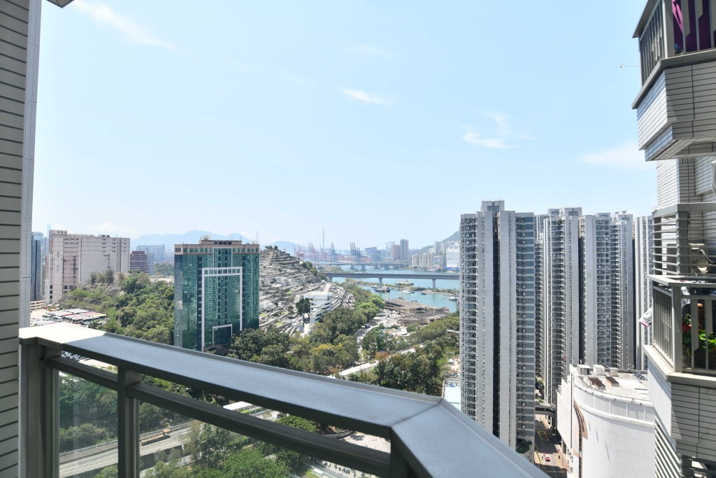 單位坐向西南,可以眺望海景。