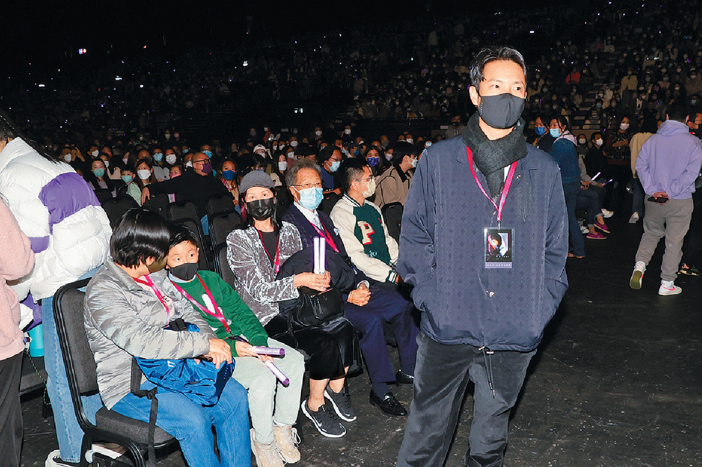 ■老公丁子高及兒子，還有千嬅父母都到場支持。