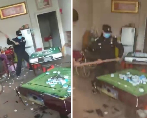 執法者強行破門進入一住戶家中，用鋤頭打爛兩張自動麻雀枱。(網圖) 