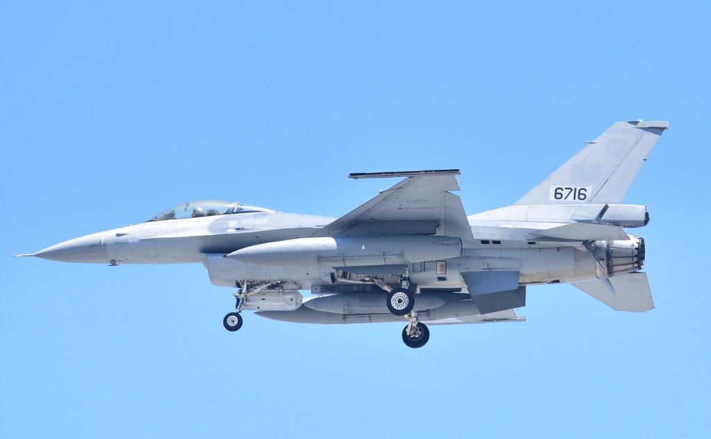 台灣空軍連續兩日發生F-16V戰機因異常，要緊急降落事件。中時新聞