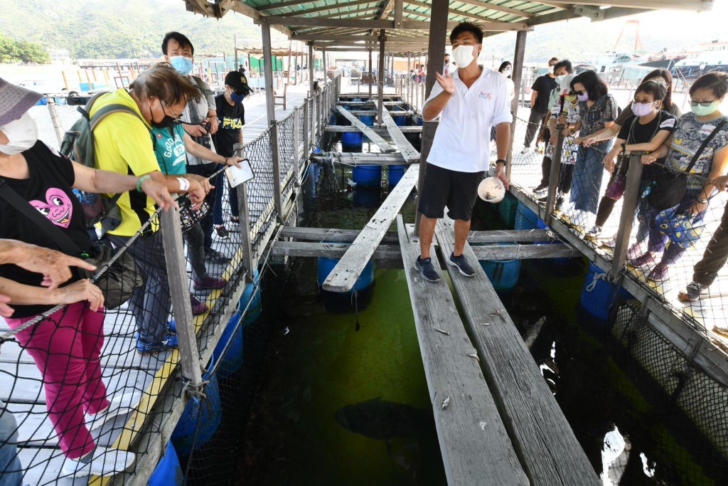 團員參觀南丫島漁民文化村。