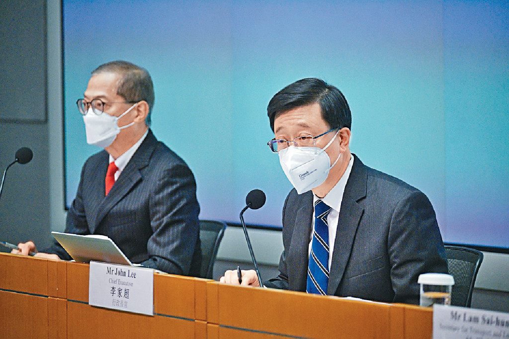 ■港府推四項便利措施,李家超說:「給予最大的空間讓香港聯通世界。」 ■港府推四項便利措施,李家超說:「給予最大的空間讓香港聯通世界。」