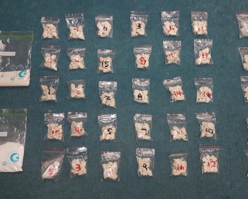 行動中檢獲的懷疑霹靂可卡因。