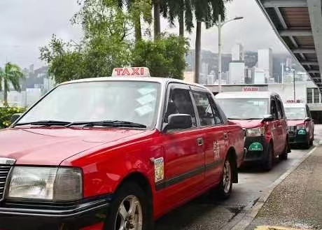 政府早前刊憲修訂兩項規例，規定所有的士必須安裝車Cam，以及必須容許乘客以電子系統支付車費。資料圖片