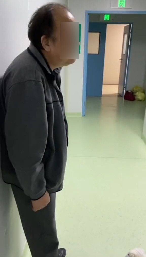 「羅小貓貓子」家人在醫院等候結果。互聯網圖片