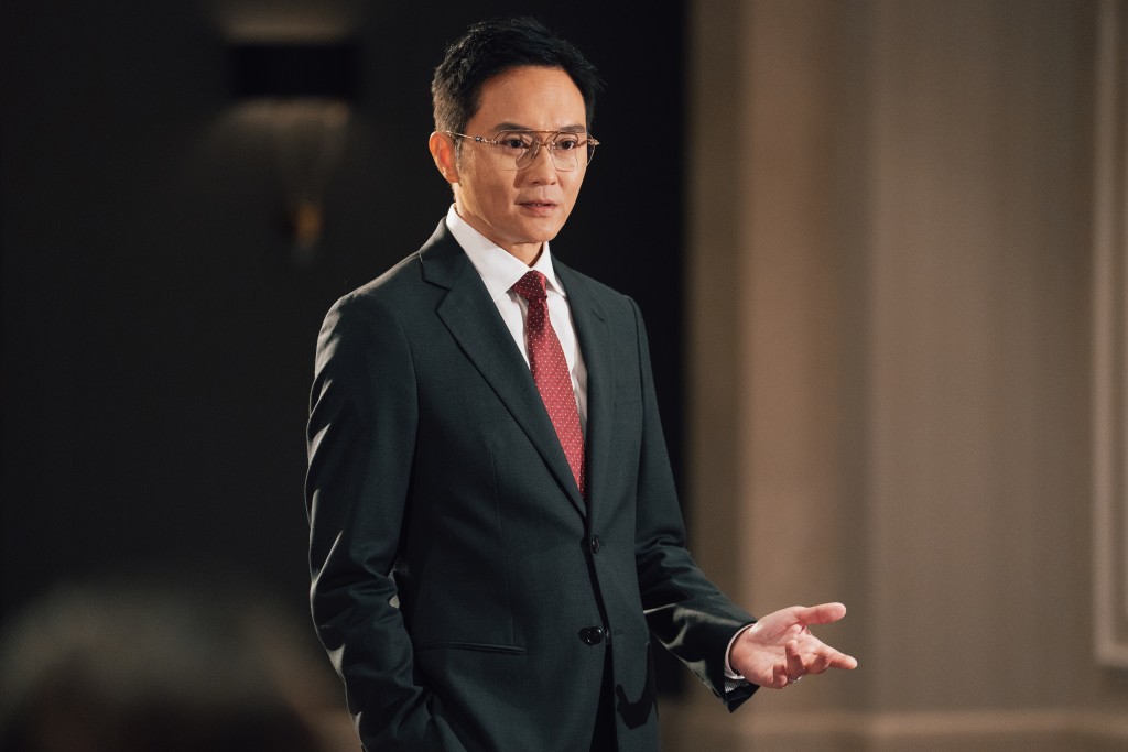 面對海允失勢,官孝賢(張智霖 飾)表面上冷淡對待,令官孝君(吳卓羲 飾)乘虛而入勸海允退出官家爭鬥。 面對海允失勢,官孝賢(張智霖 飾)表面上冷淡對待,令官孝君(吳卓羲 飾)乘虛而入勸海允退出官家爭鬥。