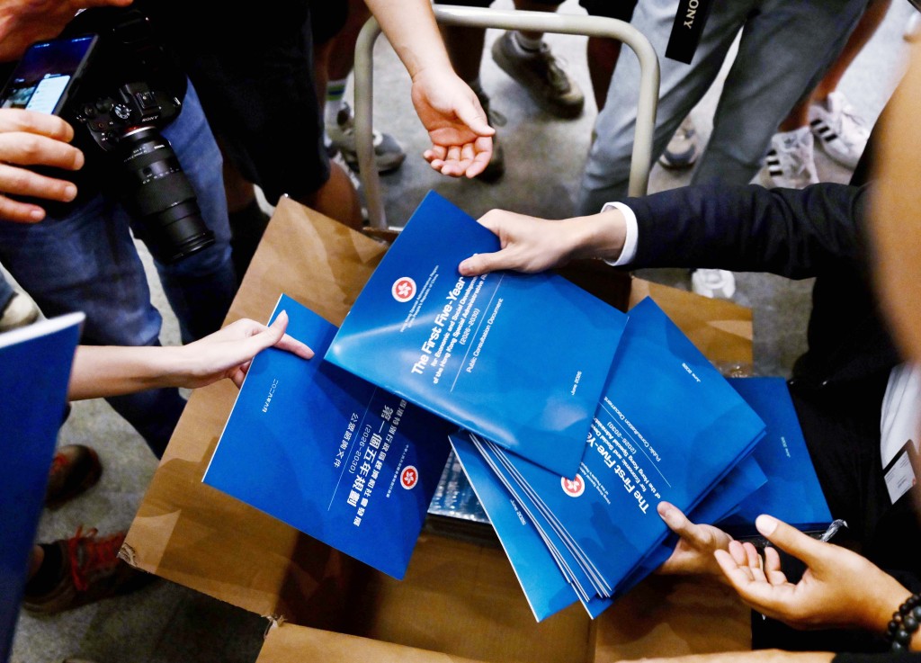 謝小華形容《施政報告》可視為對「五年規劃」進程的檢討與推進，起催促作用。