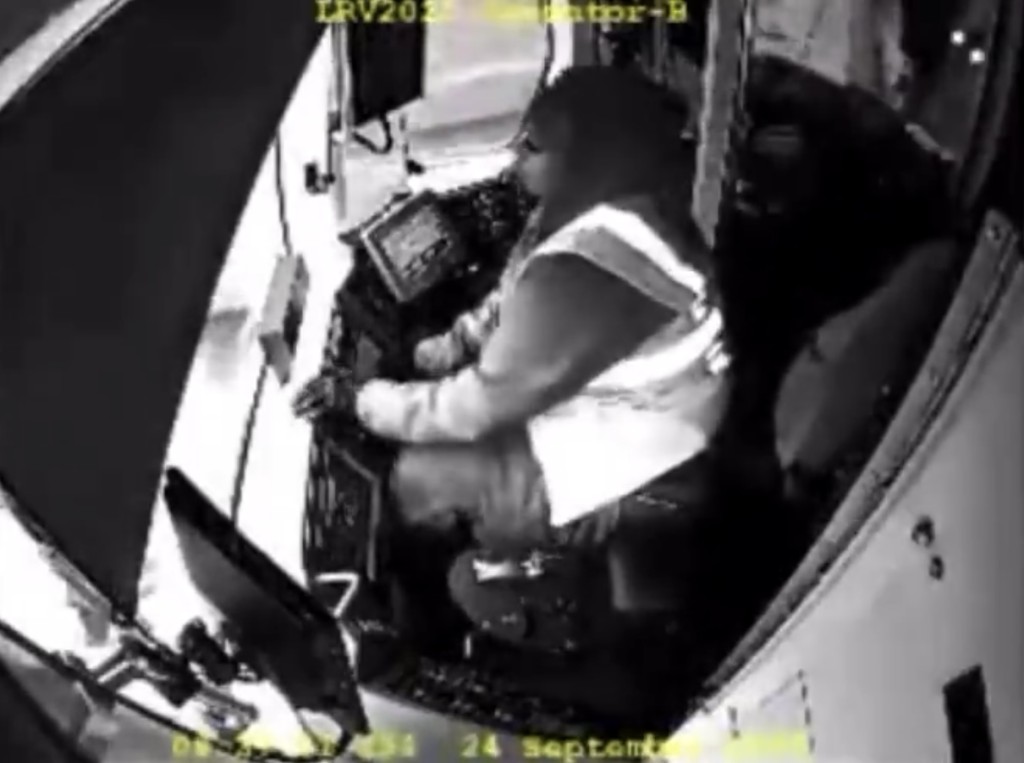 司机因车身猛烈摇晃吓醒，急急操控列车。 SFMTA