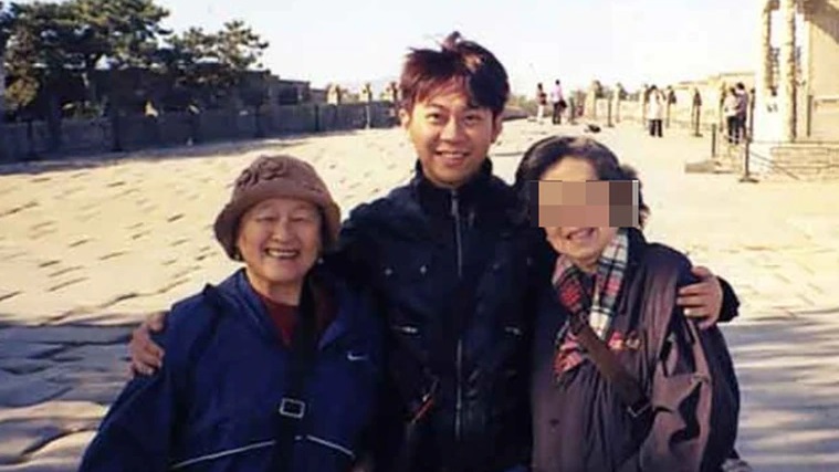 鍾春慶2006年在中國旅遊時遇上楊寅。互聯網圖片