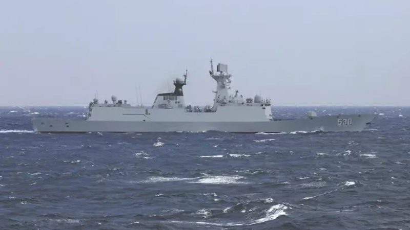 海軍徐州艦在台島以東海域進行戰備警巡。