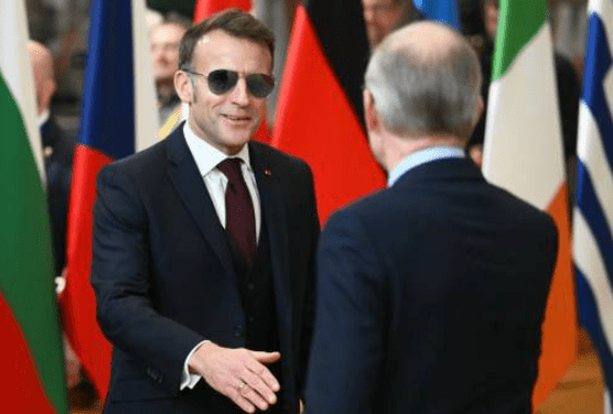 馬克龍連日都戴著墨鏡亮相。法新社