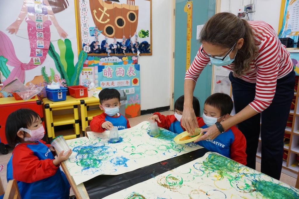 啟思重視藝術薰陶，認為可啟發幼兒欣賞藝術、審美及創作能力。