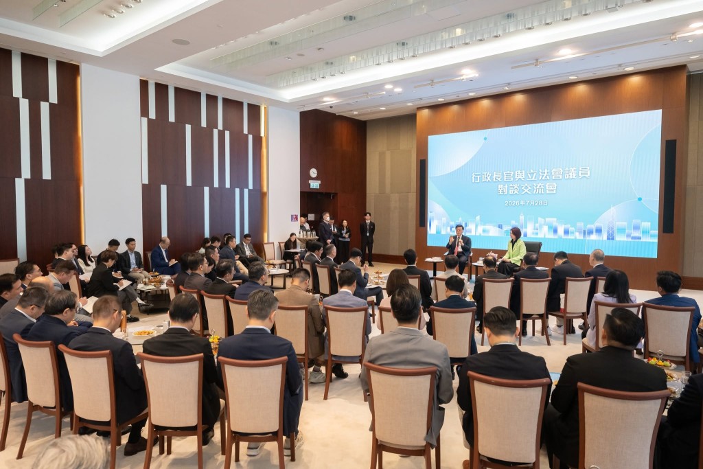 陳振英表示，對談交流會做法類似前廳交流會。立法會主席李慧琼FB圖片