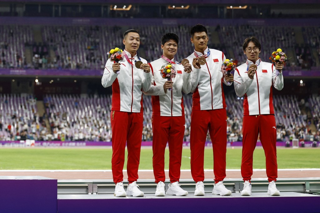 東京奧運會男子4乘100米接力銅牌湯星強、謝震業、蘇炳添、吳智強，在杭州亞運舞台拿到獎牌。 Reuters