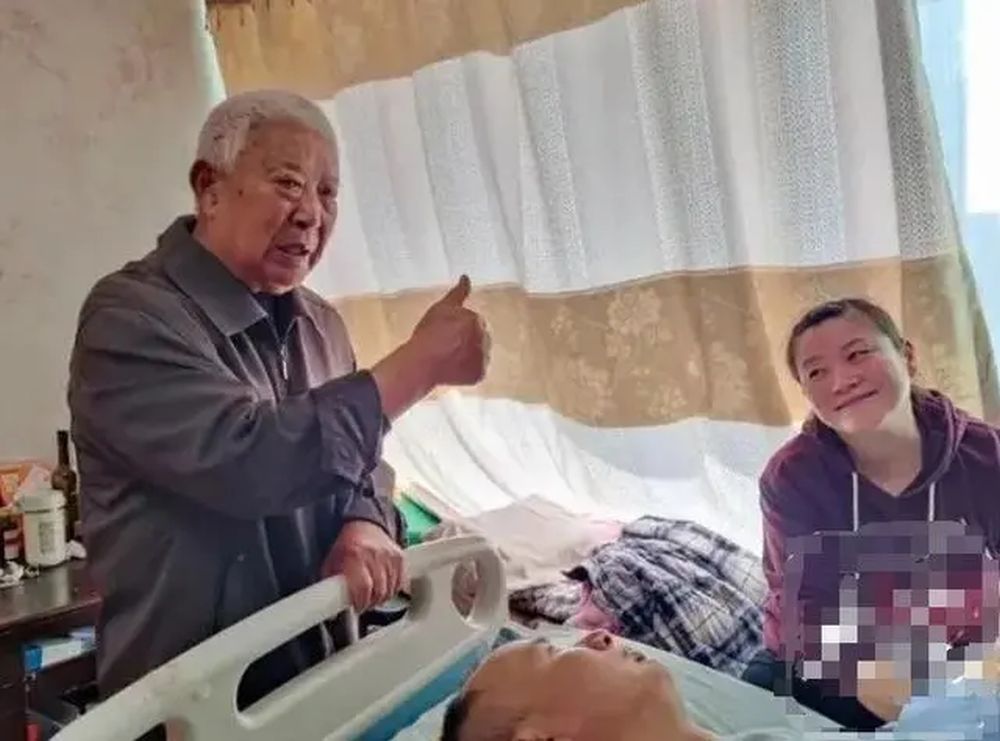 「家裡家外，說起她，沒有不誇的。」談及兒媳孫紅霞，今年84歲的王家銀豎起了大拇指。
