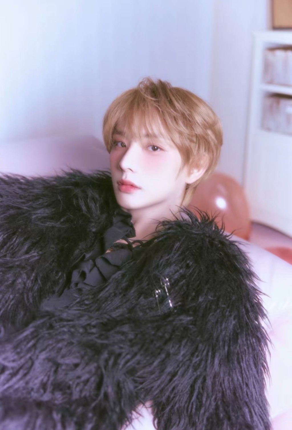 在1月11日他生日直播当天,SING化身为花美男天使。 在1月11日他生日直播当天,SING化身为花美男天使。