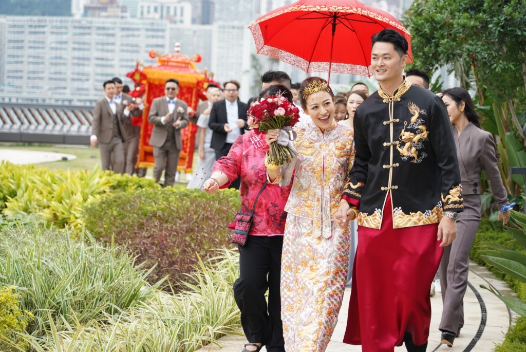 萧唯展与江若琳在2018年的平安夜举行婚礼。