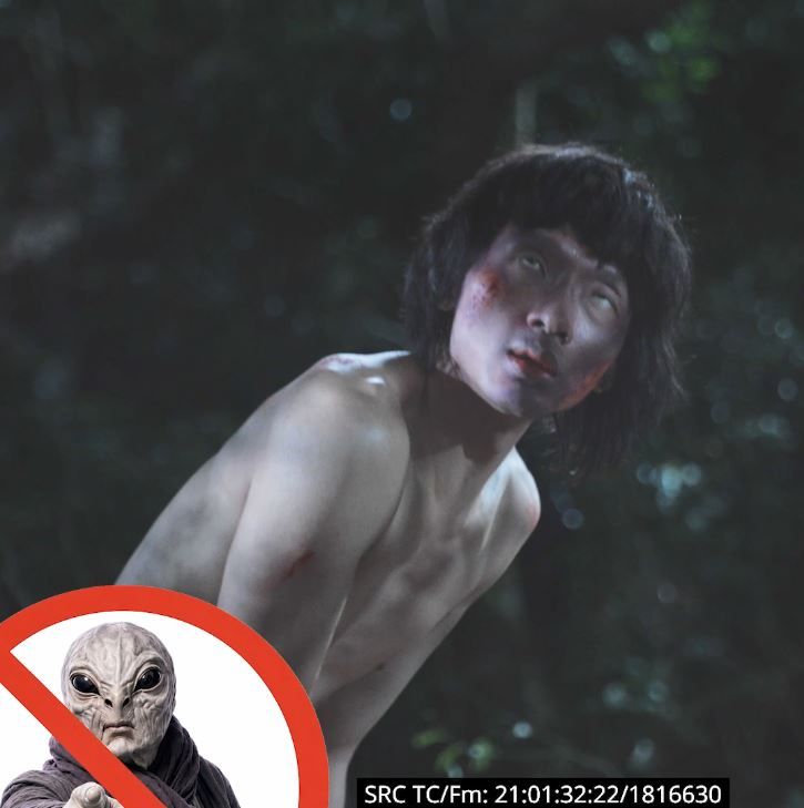 陳湛文在寒冷的天氣下一絲不掛演出。