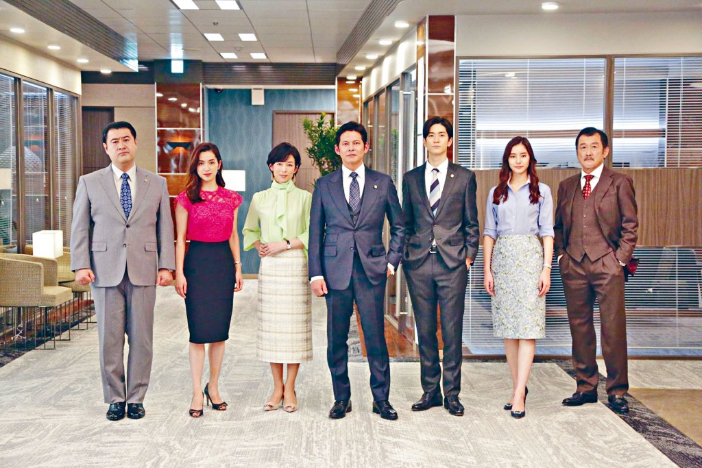 织田裕二及铃木保奈美合演的《金装律师2》首播，但成绩麻麻。