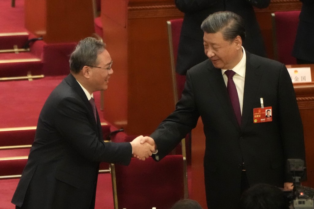 中国国家主席习近平当选主席，李强向他表示祝贺。AP
