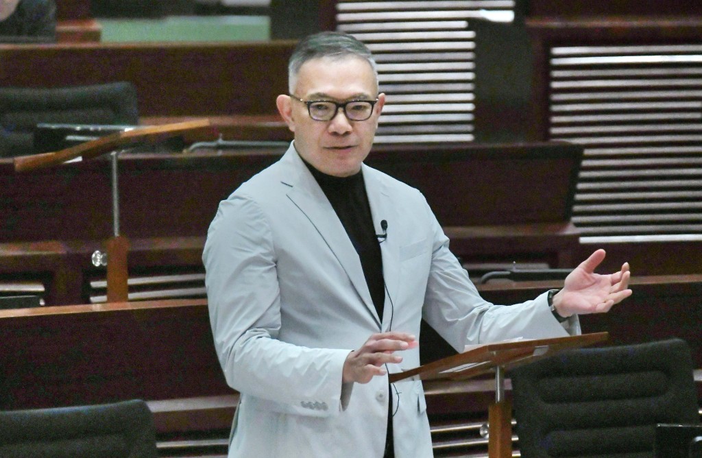 謝偉俊。