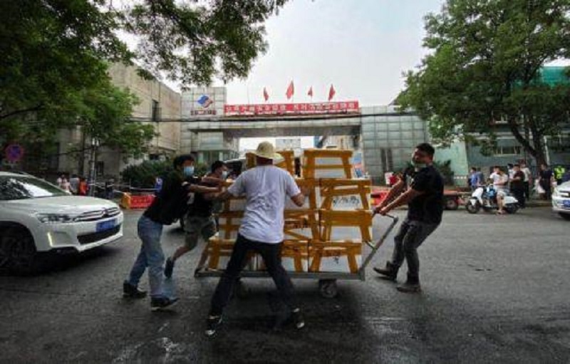 京深海鲜市场大批商户撤离。网上图片