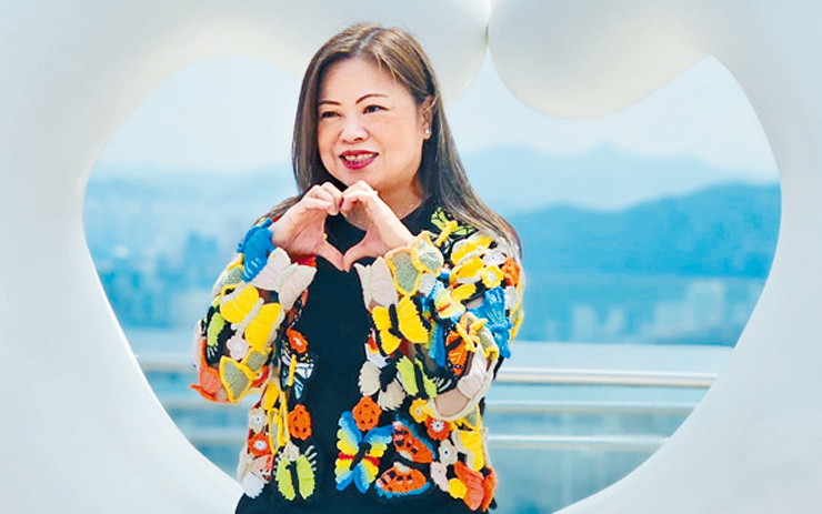 羅淑佩期望詩歌能與災民同行。