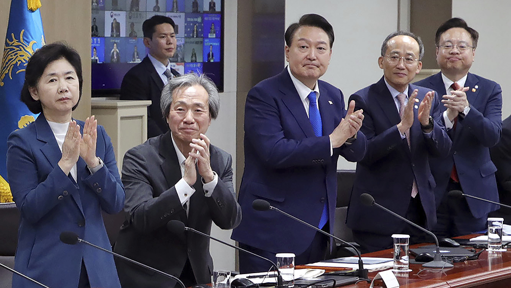 南韓總統尹錫悅在防疫會議上表示,國民時隔3年4個月終於找回日常生活,令人欣慰。AP