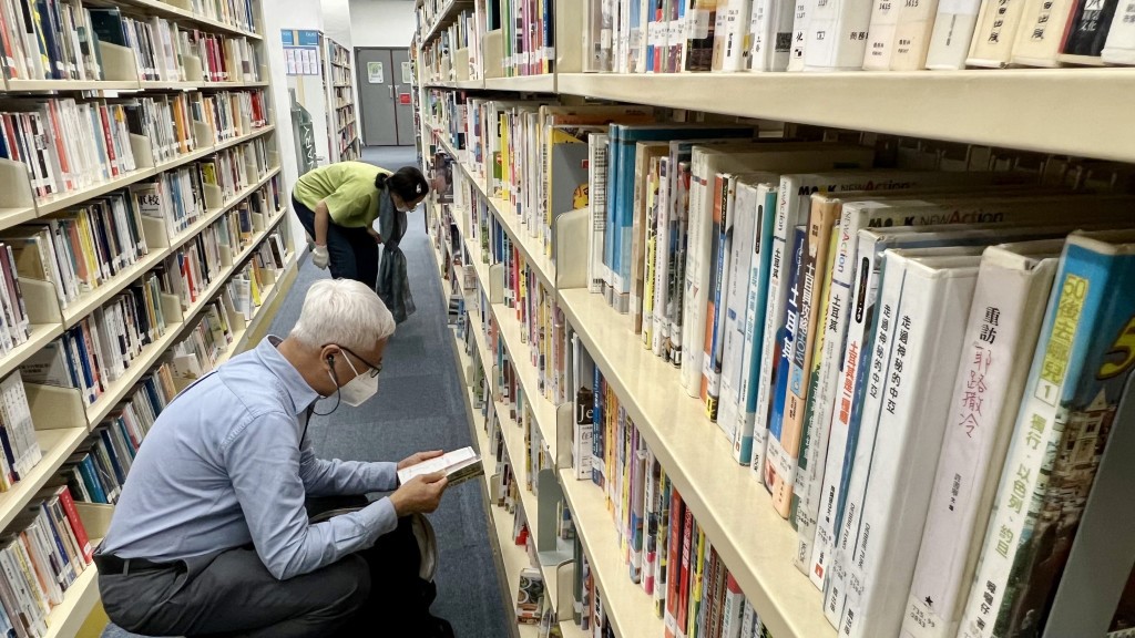 公共圖書館近日再出現「下架潮」,多名本港政治人物及學者的著作被下架。資料圖片