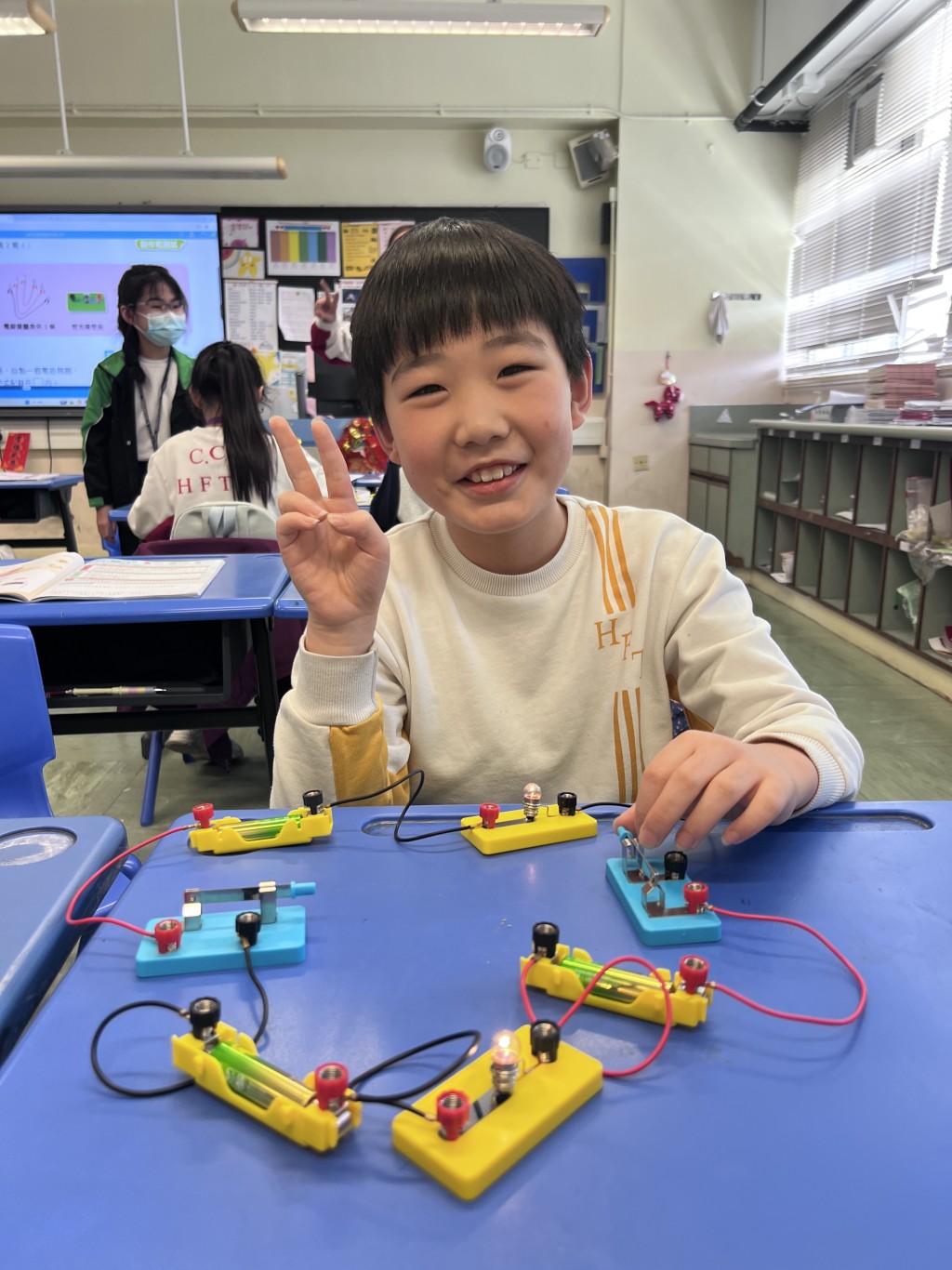 科學科的閉合電路實驗，學生獲益良多。（圖片來源：受訪學校提供）