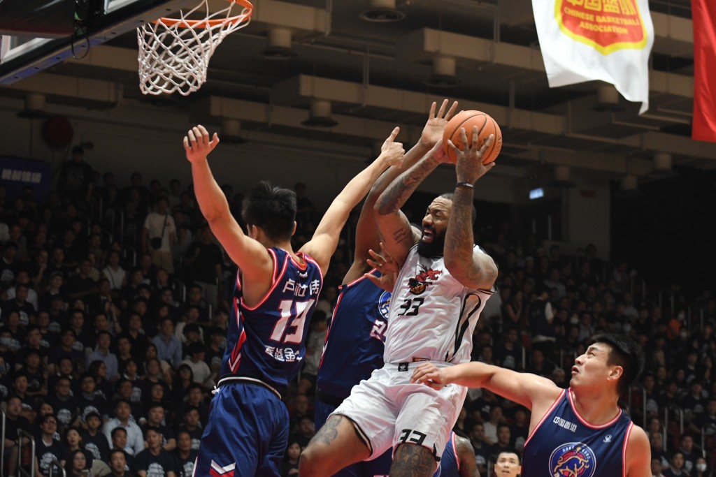 NBL季后赛总决赛，香港金牛在湾仔修顿主场斗安徽文一。 吴家祺摄