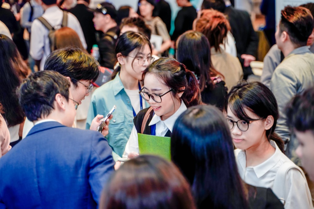 活動共吸引逾4000人次,收到近千份人才履歷。 活動共吸引逾4000人次,收到近千份人才履歷。