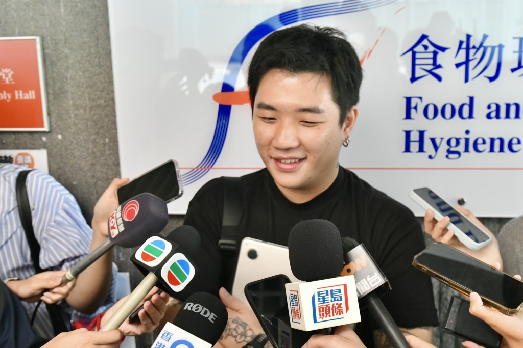 咖啡店負責人李先生相信申請准許後對生意有幫助。
