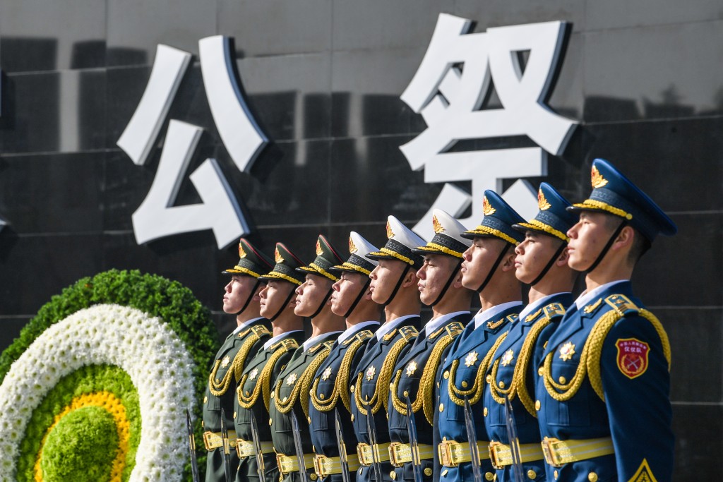 南京大屠杀死难者国家公祭仪式在南京举行。新华社 