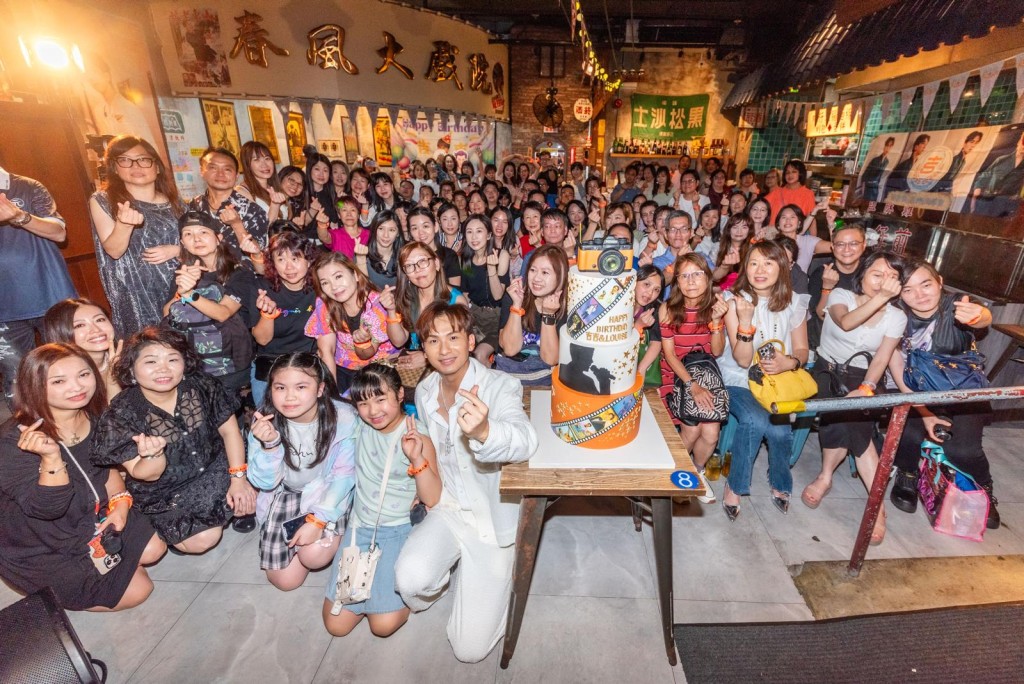 周吉佩於昨日(5日)舉行生日音樂會,與一眾歌迷提前慶祝38歲生日。 周吉佩於昨日(5日)舉行生日音樂會,與一眾歌迷提前慶祝38歲生日。