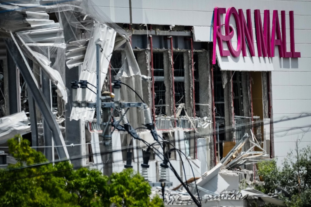 熊本地震累计死亡人数已增至38人，其中AEON MALL有7人丧生。新华社